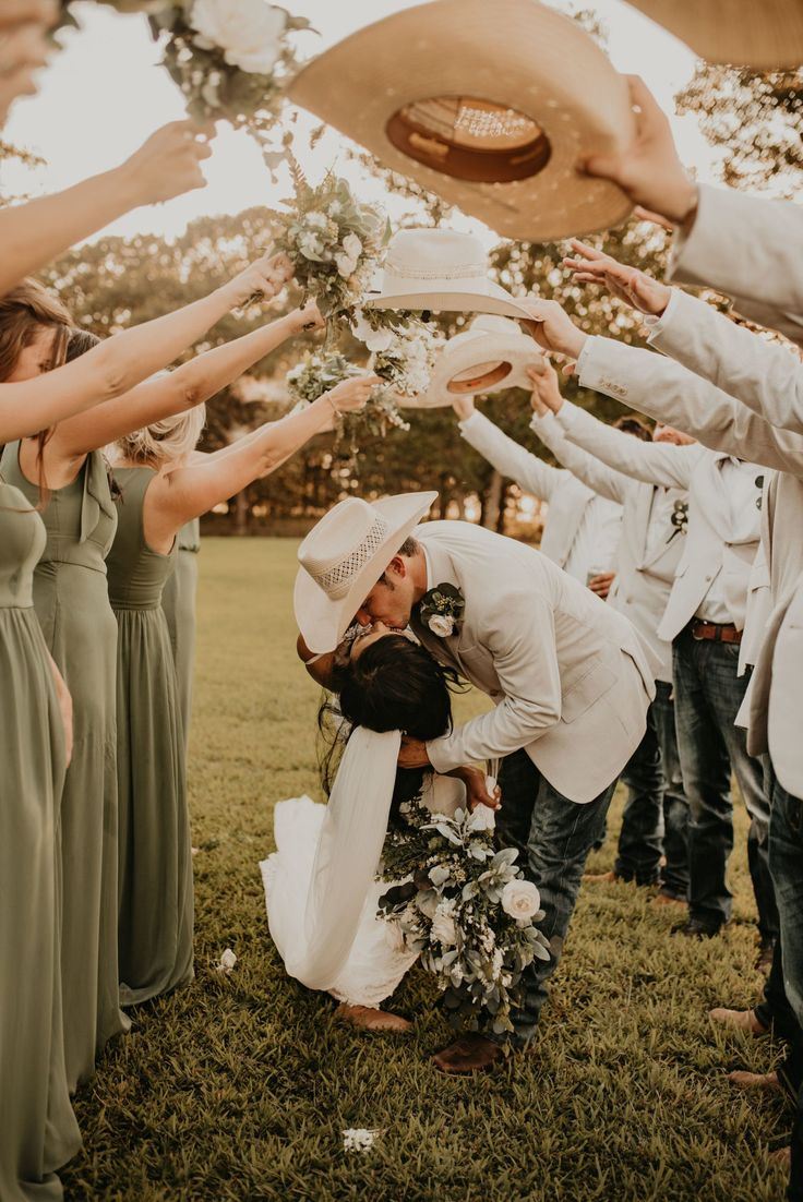 Amber__Clint___WEDDING_-_westernweddingmagazine_com (1)